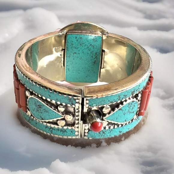 Vintage and beautiful handcrafted Bangle made from Tibetan silver & multi stone - Picture 4 of 9